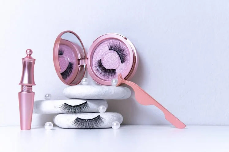 PriaLuxe™ Eye Make-Up Stencil & Mascara Helper | Professional Make-Up at Home! PriaLuxe™ Eye Make-Up Stencil & Mascara Helper – Perfection in One Step!